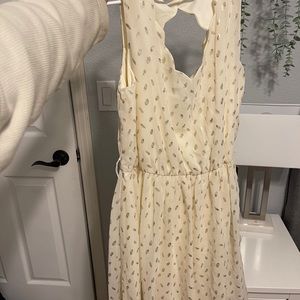 Very simple and pretty above the knee dress